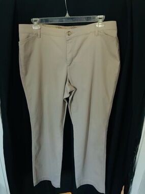 Lee Riders Khaki pants comfort waist 18petite 4 pockets